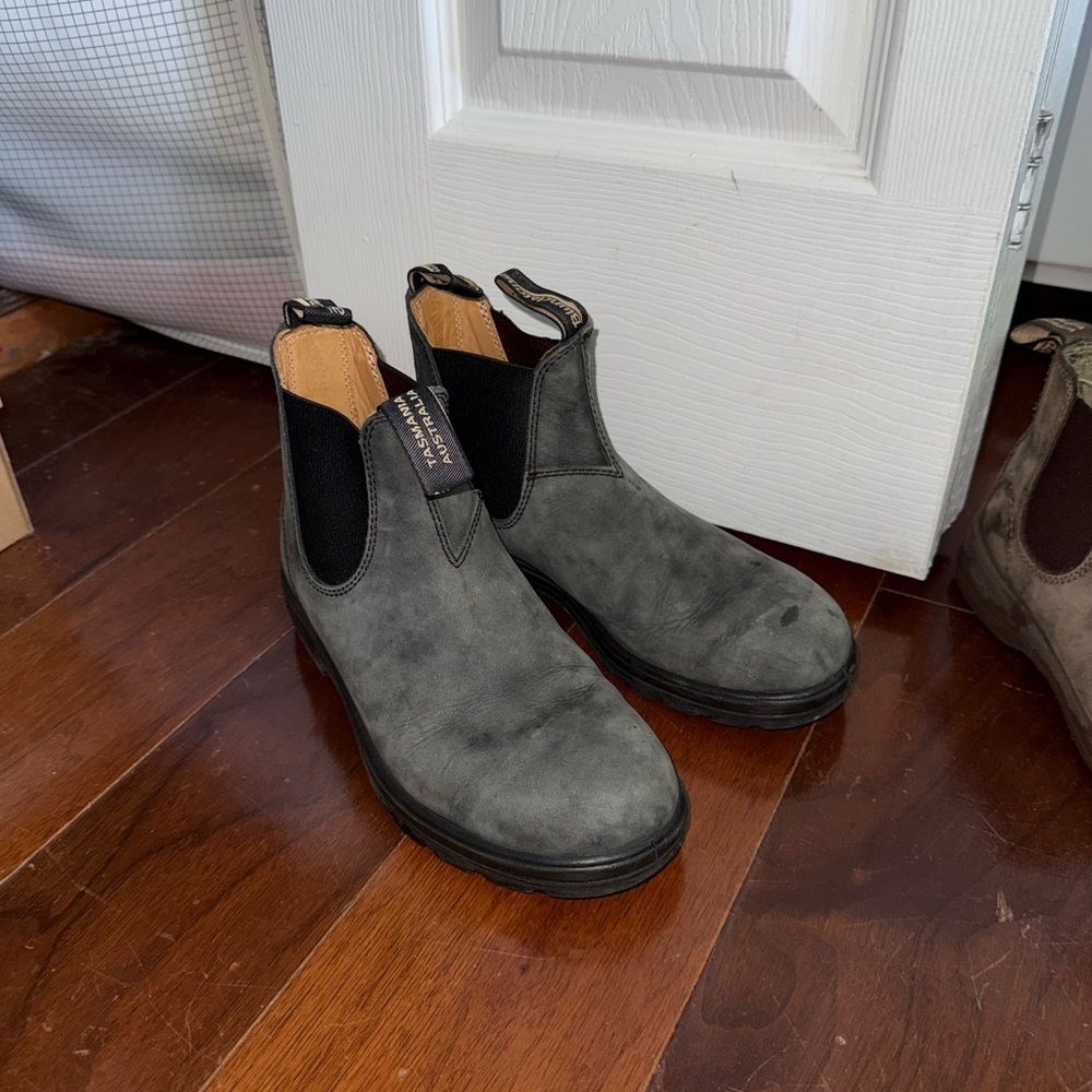 Blundstone Women’s Gray Chelsea Boots